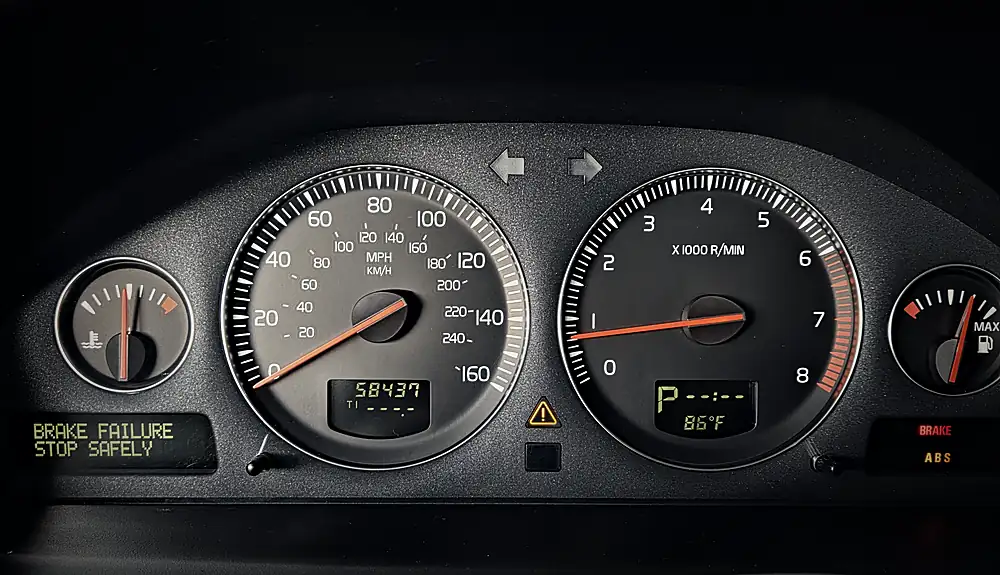 Instrument cluster showing a brake failure warning light